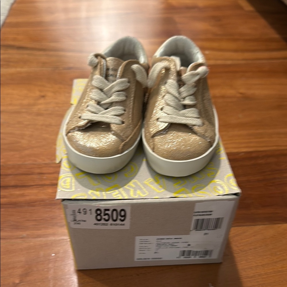 Golden Goose Gold Sneakers Low-Top Design